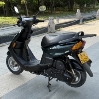 Scooter à essence d'occasion Yamaha JOG 100cc, cyclomoteur classique 2 temps pour trajets quotidiens à vendre