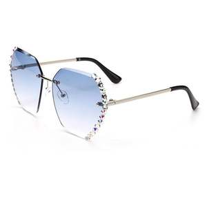 <span class=keywords><strong>Gafas</strong></span> <span class=keywords><strong>de</strong></span> sol cuadradas <span class=keywords><strong>de</strong></span> diamantes <span class=keywords><strong>de</strong></span> gran tamaño a la moda Vintage 2025 para mujer, <span class=keywords><strong>gafas</strong></span> <span class=keywords><strong>de</strong></span> sol con montura dorada sin montura <span class=keywords><strong>de</strong></span> marca <span class=keywords><strong>de</strong></span> lujo, diseño famoso - Product Image 2