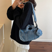 Nouveau sac bandoulière cylindrique en jean délavé, forme oreiller, petit sac fourre-tout simple à porter à l'épaule avec mini pochette à monnaie