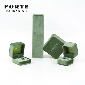 Boîte à bijoux FORTE, création individuelle, boîte à bijoux lumineuse, gemmes royales, chaîne longue, logo personnalisable, boîte cadeau de luxe, idée de bijoux - Product Image 6