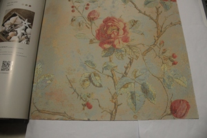 Papel tapiz autoadhesivo moderno, patrón de flores Jacquard europeo, función a prueba de humedad, rollo de paredes de suministro de fábrica - Product Image 5