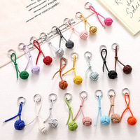 Porte-clés minimalistes en corde tressée avec nœud poing de singe, breloques de sac colorées en forme de boule, porte-clés en cuir PU de couleur unie pour femmes