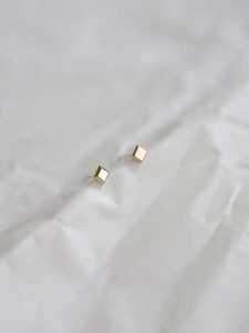 Vente en gros GOL Dtutu Boucles d'oreilles clous mini unisexe en or 9K, style japonais et coréen, KJ470, design carrés lisses, pierre Moissanite, tendance - Product Image 5