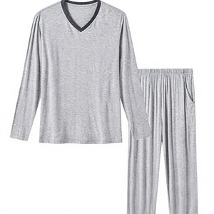Pyjama d'été pour homme en modal rafraîchissant, ensemble décontracté confortable et respirant avec pantalon court tricoté et haut à manches courtes, couleur unie - Product Image 1