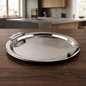 Vente en gros Plateau de service rond en acier inoxydable de qualité supérieure Double poignée Patti Design martelé écologique Argent Grande taille de service - Product Image 3