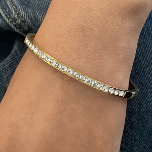 Brazalete de Oro con Pedrería Yueli, Joyería para Mujer, Regalo, Accesorio de Moda - Product Image 2
