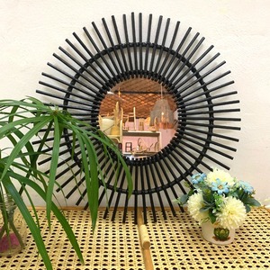 Miroir en rotin Art Déco écologique, coloré jaune et blanc, décoration d'intérieur - Product Image 1