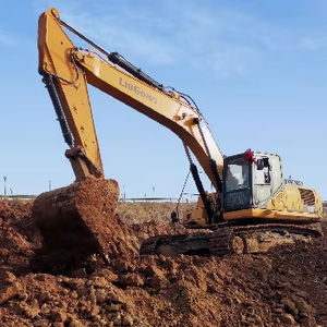 Potente Excavadora de 33 Toneladas 933EHD con Motor de Alta Potencia para Operaciones de Minería y Canteras Exiguos - Product Image 1