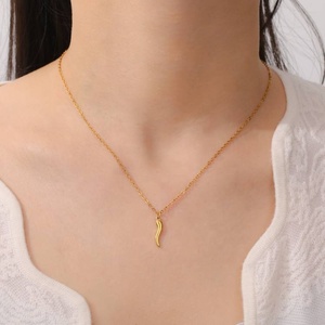 Nuovo Arrivo Collana con Ciondolo a Forma di Peperoncino Classico in Acciaio Inossidabile Placcato <span class=keywords><strong>Oro</strong></span> 18K per Donne - Product Image 3