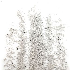 Litière pour chat en bentonite naturelle, 10L, anti-odeur, agglomérante forte, sans poussière, en forme de boules, OEM/ODM d'usine - Product Image 2