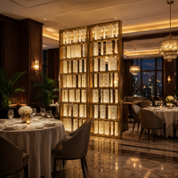 Paravent Modulaire Personnalisable en Verre Cristal, Cloison Rotative avec Colonne en Acier Inoxydable et LED pour Hall d'Hôtel et Villa