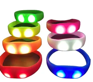 Noise Stem Geactiveerde Led Armband Knippert Zijn Regenboog Led Kleuren Polsbandjes Voor Concerten