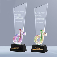 Nouvelle conception de plaque de récompense en cristal K9 transparent avec motif de note de musique TikTok, trophée sur le thème du sport avec boîte cadeau