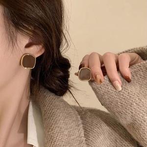 ต่างหูหินธรรมชาติ Meilade คอลเลคชั่นฤดูใบไม้ร่วง-ฤดูหนาว สีกาแฟ ดีไซน์เฉพาะตัวสำหรับ<span class=keywords><strong>ผู้หญิง</strong></span> สไตล์ฝรั่งเศสสุดหรูหราแบบเรโทร - Product Image 3