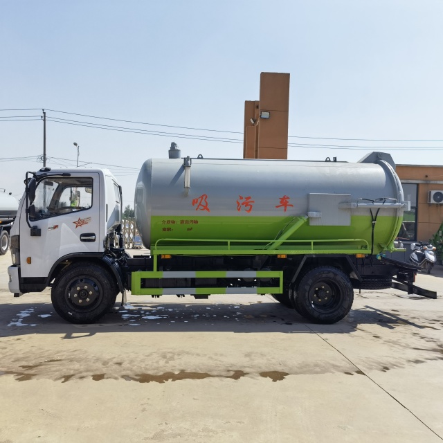 12 Ton Brand New Sewage Suction Truck, 122 Horsepower Sewage Cleaning Truck.