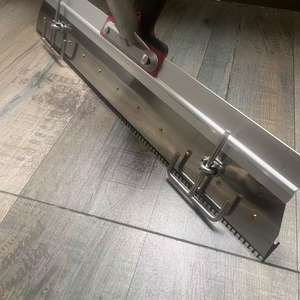 Meilleures ventes de raclette de sol en époxy de qualité industrielle Outil de construction OEM personnalisé pour le revêtement de peinture au <span class=keywords><strong>ciment</strong></span> - Product Image 3