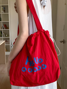 <span class=keywords><strong>2025</strong></span> Mới Hàn Quốc Phong Cách Công Suất Lớn Tote Túi Trọng Lượng Nhẹ Vải Thời Trang Phong Cách Du Lịch Vai Túi Với Thư In - Product Image 5