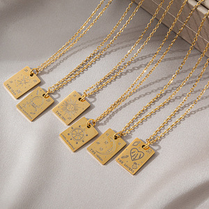<span class=keywords><strong>Collana</strong></span> <span class=keywords><strong>con</strong></span> <span class=keywords><strong>ciondolo</strong></span> <span class=keywords><strong>con</strong></span> carta quadrata in acciaio inossidabile <span class=keywords><strong>con</strong></span> Clown mago stelle <span class=keywords><strong>luna</strong></span> <span class=keywords><strong>e</strong></span> <span class=keywords><strong>sole</strong></span> Design oro tono gioielli regalo per le donne - Product Image 2