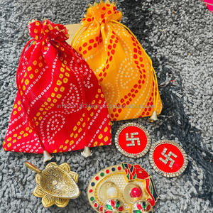 Panier-cadeau traditionnel écologique en métal et tissu pour Diwali, avec Diya, Swastik, Kumkum, Plateau, Roli Chawal, Bouteilles, Sac Potli, pour entreprises - Product Image 1