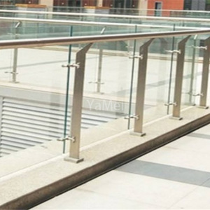 Garde-corps en verre feuilleté trempé de 10mm Garde-corps de sécurité minimaliste moderne monté au sol pour balcon et <span class=keywords><strong>baie</strong></span> <span class=keywords><strong>vitrée</strong></span> - Product Image 5