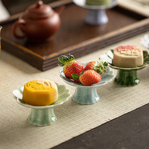 Plato de cerámica con forma de flor y tallo, de porcelana, para exhibir frutas y postres, ideal para ceremonias de té y bodas. - Product Image 1