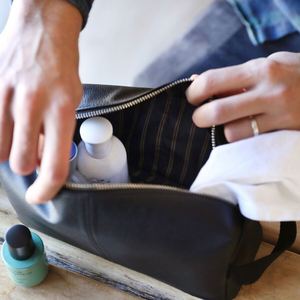 Low Price <b>Small</b> Square Pu Leather Makeup <b>Bag</b> Wholesale Custom Logo Promotional Oem Odm Cosmetic <b>Bags</b> for <b>Men</b> - Product Image 4