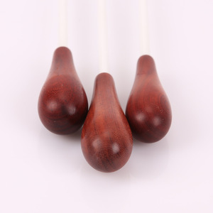 Batuta Profesional para Director Musical con Mango de Madera de Sándalo Rojo y Eje de Fibra de Vidrio Blanca para Orquesta, Coro y Sinfonía - Product Image 5