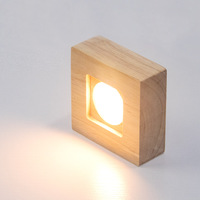 Lampe de nuit moderne créative en bois, alimentée par piles, lumière chaude, solide, lumineuse, lampe en cristal 3D avec base LED