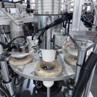 Máquina de fundas de papel de pared ondulada de doble pared con sistema de pegamento para vasos de beber calientes con componentes de núcleo de bomba de Motor PLC
