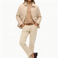 Veste matelassée d'hiver avec logo et boutons décoratifs Respirant Eco-Friendly 100% Polyester