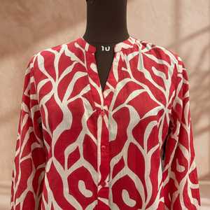 Blusa de Popelina 100% Algodón con Estampado Geométrico Rojo para Mujer, Manga Larga, Cuello en V, Botones, Ecológica, Informal, Corte Regular, para Todas las Temporadas - Product Image 5