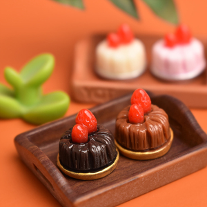 Cabujón de resina de pastel de chocolate y fresa simulado con reverso plano para manualidades, comida en miniatura, dijes de resina y decoración de fundas de teléfono - Product Image 5