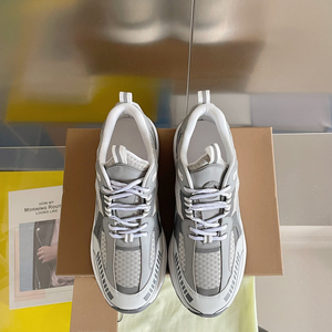 Chaussures décontractées rétro de créateur 2026, baskets de haute qualité pour hommes et femmes, logo personnalisé, antidérapantes, motif à carreaux, chaussures épaisses - Product Image 4