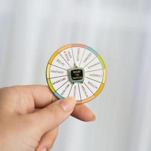 Pin de solapa giratorio interactivo personalizado de aleación de zinc con esmalte, insignia metálica - Product Image 5