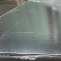 Plaque de plafond en PVC et aluminium ignifuge, insonorisée et imperméable 2x2 pour usage hôtelier avec installation sur grille de plafond, épaisseur 8 mm