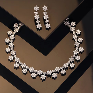 Collier plaqué argent lapidé blanc à motif floral avec boucles d'oreilles AD Ensemble de bijoux Collection de bijoux 2025 Moissanite luxueuse - Product Image 1