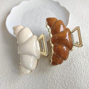 Pince à cheveux simple en métal irrégulier, couleur unie, style corne de vache, pince requin pour chignon - Product Image 4