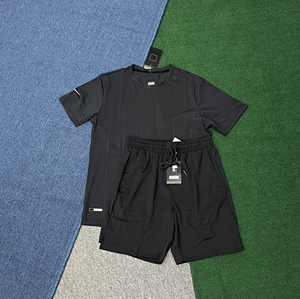 Completo da Corsa 2 Pezzi da Uomo Grigio Chiaro: T-Shirt ad Asciugatura Rapida e Pantaloncini Sportivi Traspiranti per Allenamento e Palestra - Product Image 2
