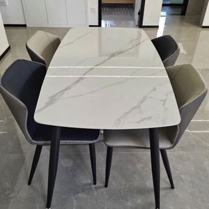 Juego de Mesa y Sillas de Comedor de Mármol de Estilo Italiano Moderno y Minimalista, Mesa Rectangular de Lujo Ligero para Hogares Pequeños, Hecha de Metal - Product Image 2