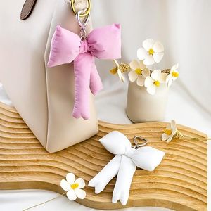 Modieuze telefoonbedel Unieke strik Trendy vlinderstrikken Hangerbedel Handtassen Lint Sleutelhangers Portemonnee Rugzakhanger Vrouw - Product Image 2