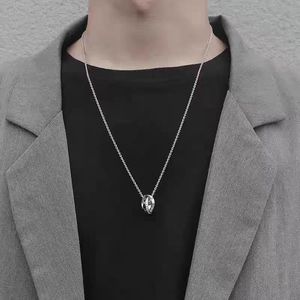 Anello Victory Star Trendy da Uomo, Stile Freddo e Minimalista, con Anelli Intrecciati, Collana con Doppio Anello e Diamante Bianco in Resina - Product Image 3