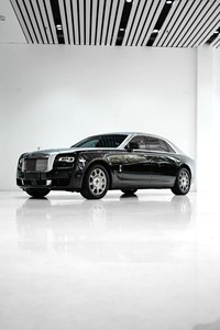 Rolls-Royce Ghost Usado, Sedán de Lujo Exclusivo con Distancia Entre Ejes Extendida, 2020-2022, <span class=keywords><strong>Limo</strong></span>, Volante a la Izquierda, Turbo, Neumáticos R19, Color Oscuro - Product Image 4