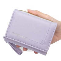 Dompet PU Pendek Wanita dengan Ritsleting, Tempat Kartu Bordir Hati, Pola Huruf, Banyak Slot Kartu, Dompet Koin Poliester