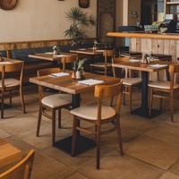 Table de bistrot en bois avec piétement métallique pour café, restaurant, commerce et industrie – Vente en gros