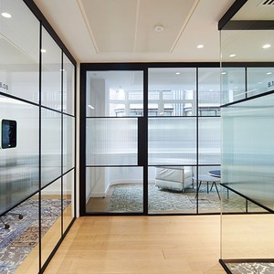 Cloison <span class=keywords><strong>en</strong></span> verre moderne pour les espaces <span class=keywords><strong>de</strong></span> vie ouverts et les solutions <span class=keywords><strong>de</strong></span> division d'espaces intérieurs résidentiels - Product Image 3