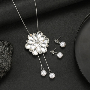 Di alta qualità strass di loto ciondolo decorativo fiore di neve maglia di cristallo zircone catena gioielli moda lunga collana di nappe - Product Image 4