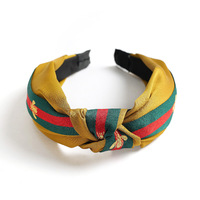 Groothandel Koreaanse Bee Rood Lint Geknoopt Hoofdbanden Plastic Hoofdband Geen Tanden Vrouwen Cosmetische Haarband
