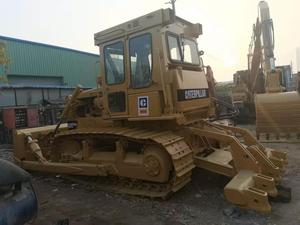 รถดันดินตีนตะขาบ Caterpillar D6D สีเหลือง อุปกรณ์ก่อสร้างพร้อมใบมีดและเครื่องยนต์สำหรับงานเคลื่อนย้ายดิน - Product Image 1