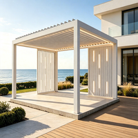 Pergola bioclimatique motorisée en aluminium résistante aux intempéries avec bandes LED et toit à lames orientables pour zones résidentielles côtières