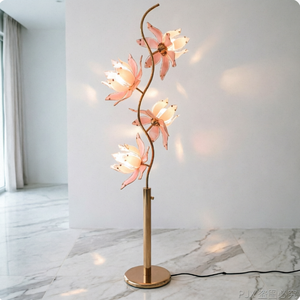 Lámpara de Pie Moderna con Luz LED de Loto, Regulable, Base E26, Pantalla Rosa, Diseño de Flor en Hierro y Vidrio, Ideal para Sala de Estar o Dormitorio - Product Image 1